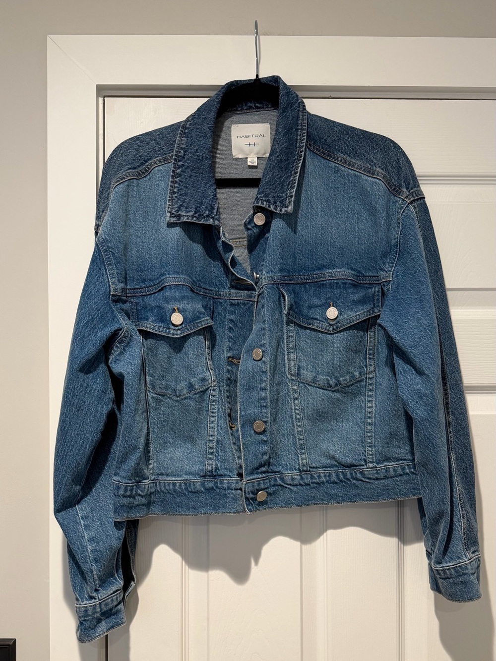 NWOT✅ Women’s Habitual Blue Denim Crop Jean Jacket in Size Large💙